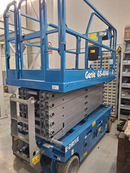PIATTAFORMA DI LAVORO GENIE GS-4046 USATA
