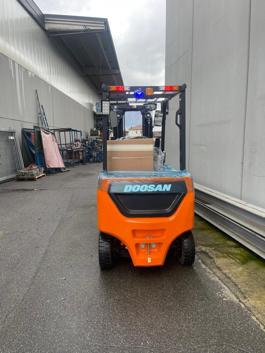 CARRELLO ELEVATORE FRONTALE ELETTRICO DOOSAN B30NS