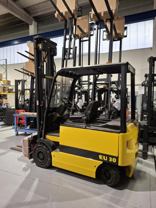 CARRELLO ELEVATORE FRONTALE ELETTRICO USATO OM EU30