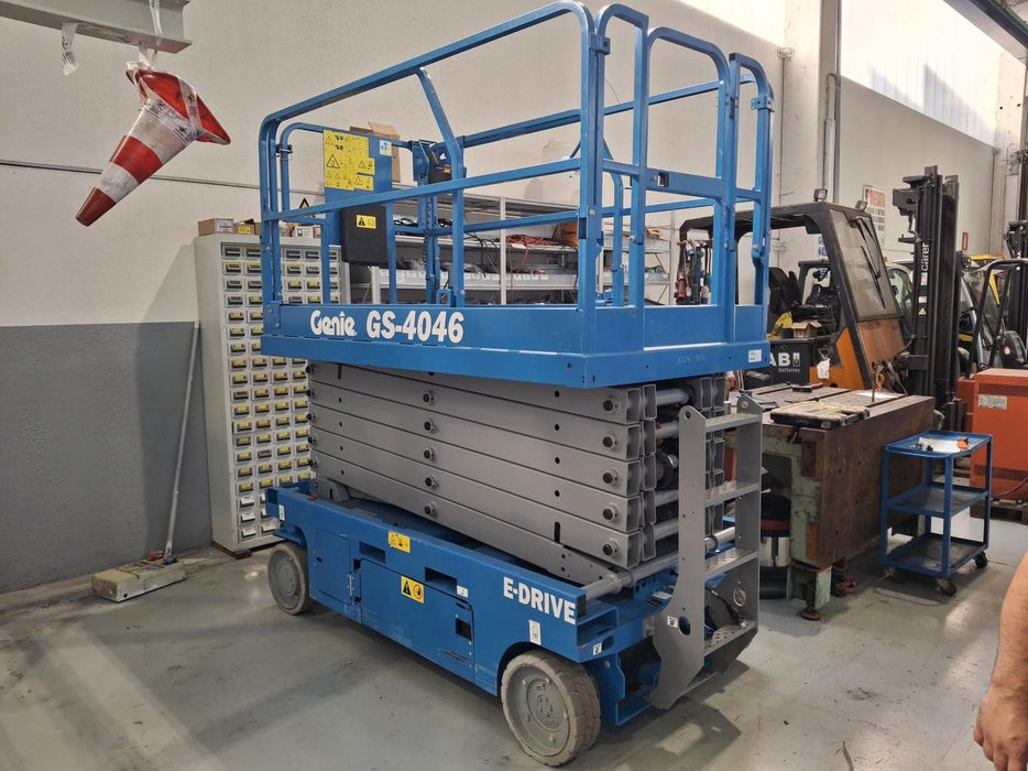 PIATTAFORMA DI LAVORO GENIE GS-4046 USATA