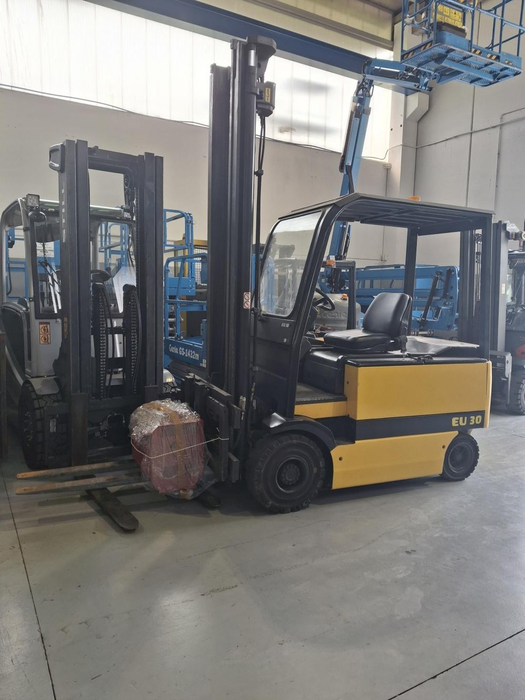 CARRELLO ELEVATORE FRONTALE ELETTRICO USATO OM EU30