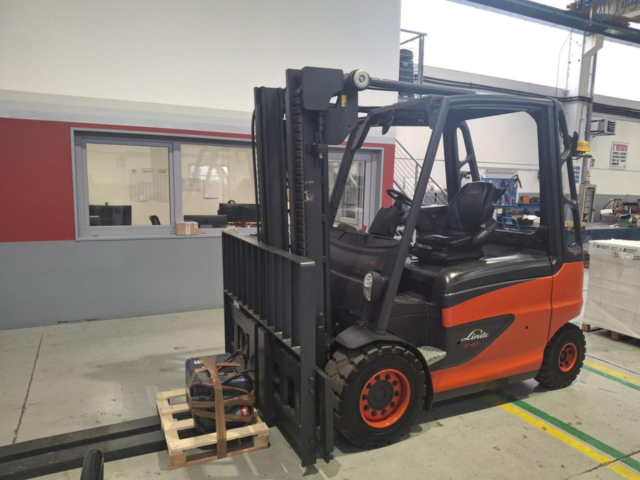 CARRELLO ELEVATORE FRONTALE ELETTRICO USATO LINDE E40H/600-01