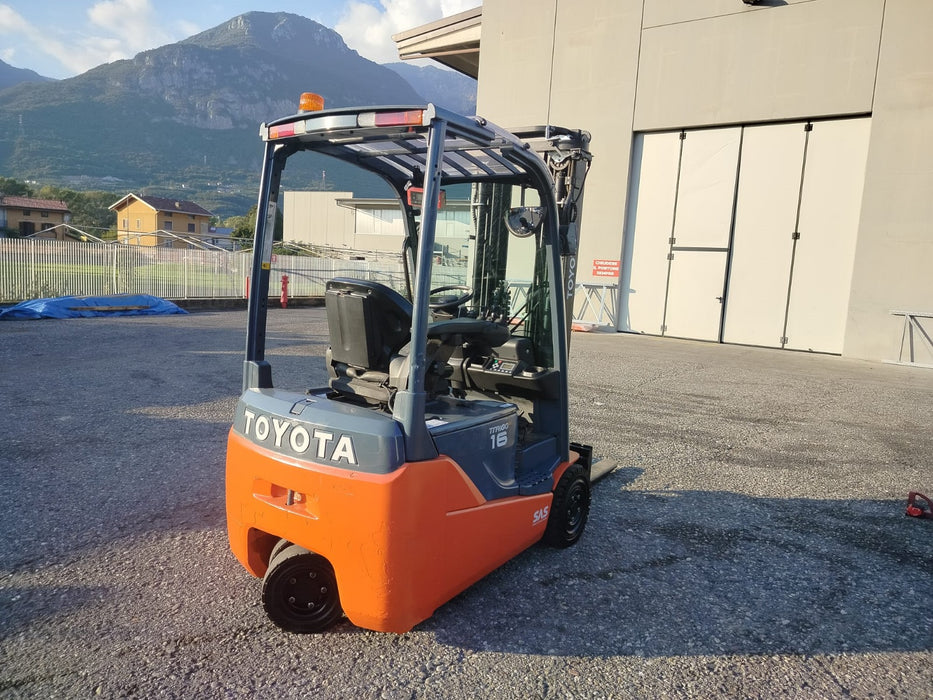 CARRELLO ELEVATORE FRONTALE ELETTRICO TOYOTA 8FBEK16T USATO