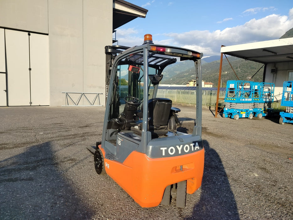 CARRELLO ELEVATORE FRONTALE ELETTRICO TOYOTA 8FBEK16T USATO