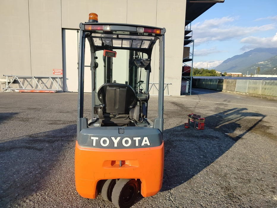 CARRELLO ELEVATORE FRONTALE ELETTRICO TOYOTA 8FBEK16T USATO