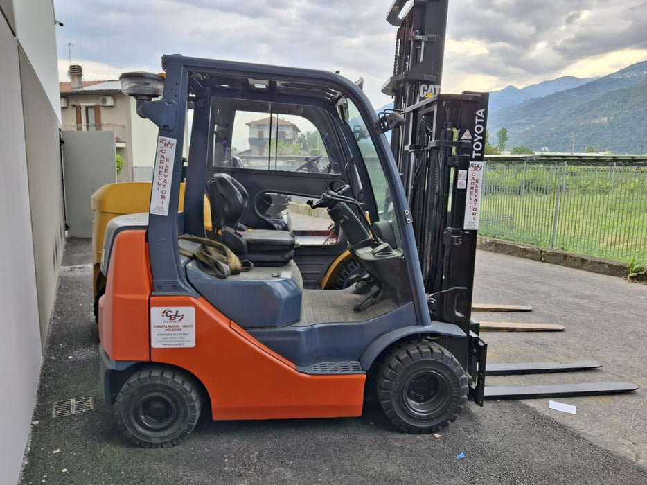 CARRELLO ELEVATORE FRONTALE DIESEL USATO TOYOTA
