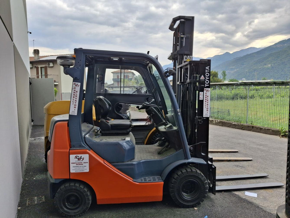 CARRELLO ELEVATORE FRONTALE DIESEL USATO TOYOTA