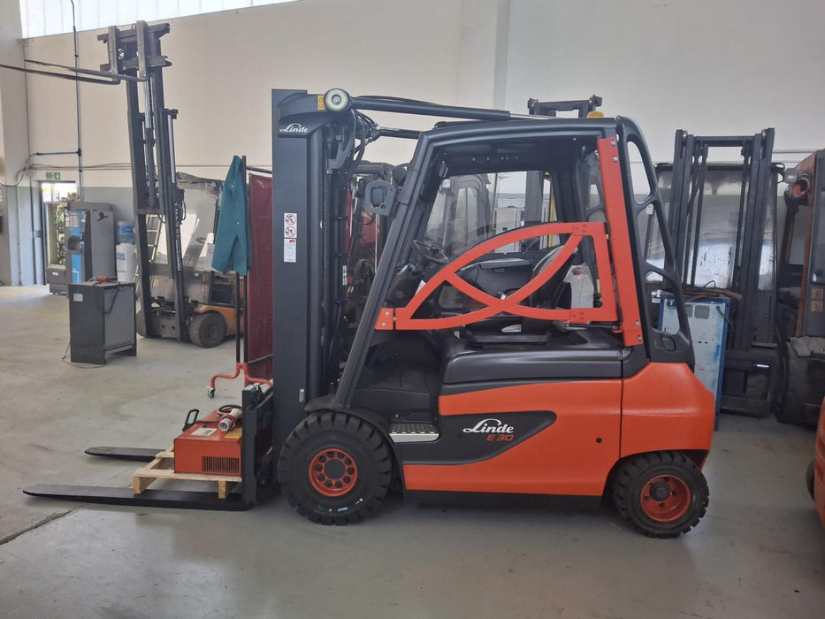 CARRELLO ELEVATORE ELETTRICO LINDE E30 RIQUALIFICATO