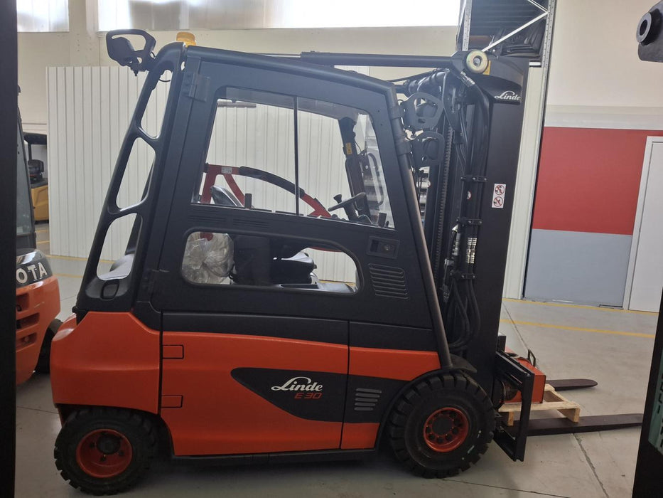CARRELLO ELEVATORE ELETTRICO LINDE E30 RIQUALIFICATO