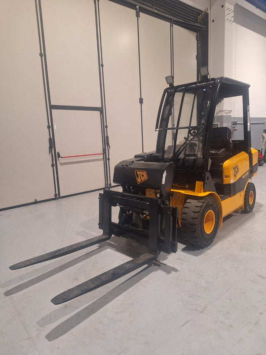 SOLLEVATORE TELESCOPICO DIESEL USATO JCB TL30D