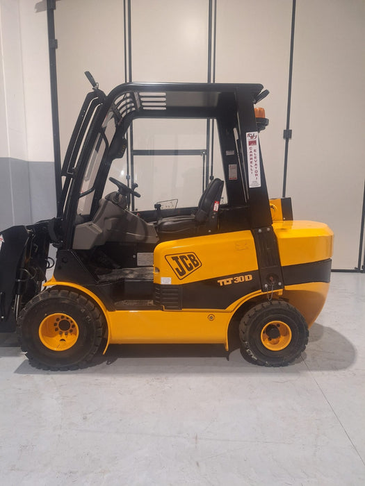 SOLLEVATORE TELESCOPICO DIESEL USATO JCB TL30D