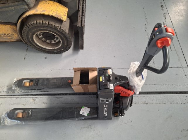 TRANSPALLET ELETTRICO LINDE MOD. MT15C NUOVO