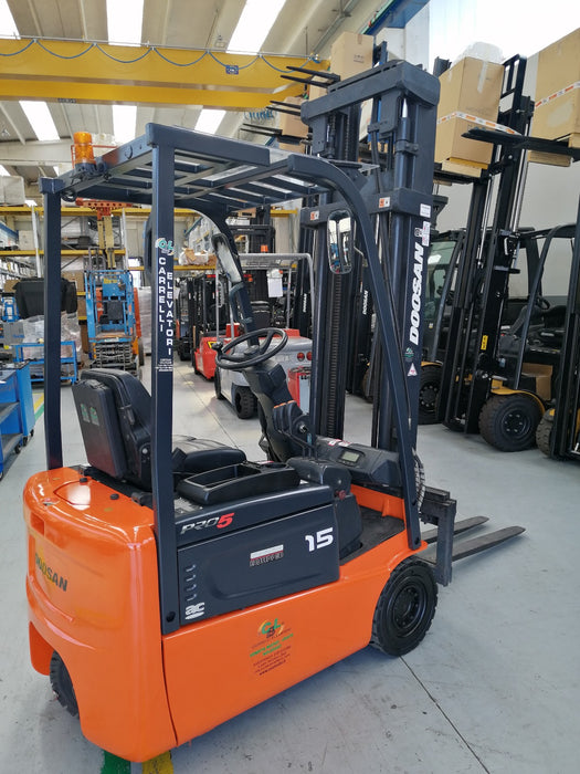 CARRELLO ELEVATORE USATO ELETTRICO DOOSAN B15R-5