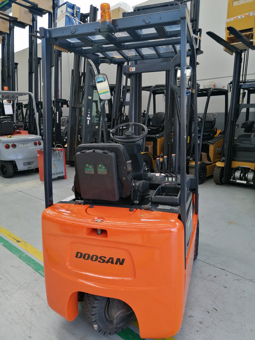 CARRELLO ELEVATORE USATO ELETTRICO DOOSAN B15R-5