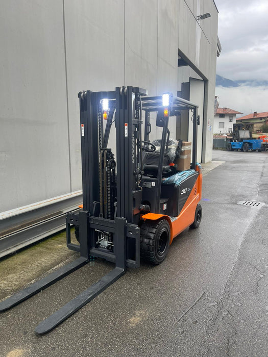 CARRELLO ELEVATORE FRONTALE ELETTRICO NUOVO DOOSAN B30NS VENDITA E NOLEGGIO