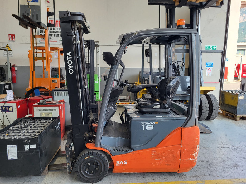 CARRELLO ELEVATORE FRONTALE ELETTRICO USATO TOYOTA 8FBEK18T