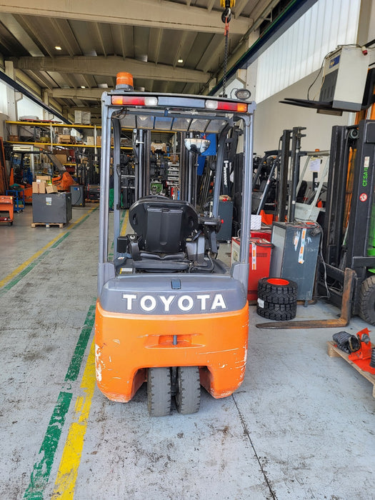 CARRELLO ELEVATORE FRONTALE ELETTRICO USATO TOYOTA 8FBEK18T