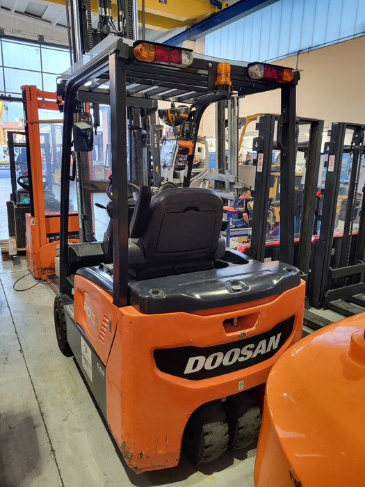 CARRELLO ELEVATORE FRONTALE ELETTRICO USATO DOOSAN B20-7/T